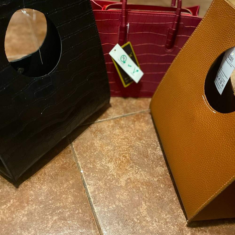 Black, Brown, Red!   PU 100 Polyurethane purse!  Great for the Holidays!